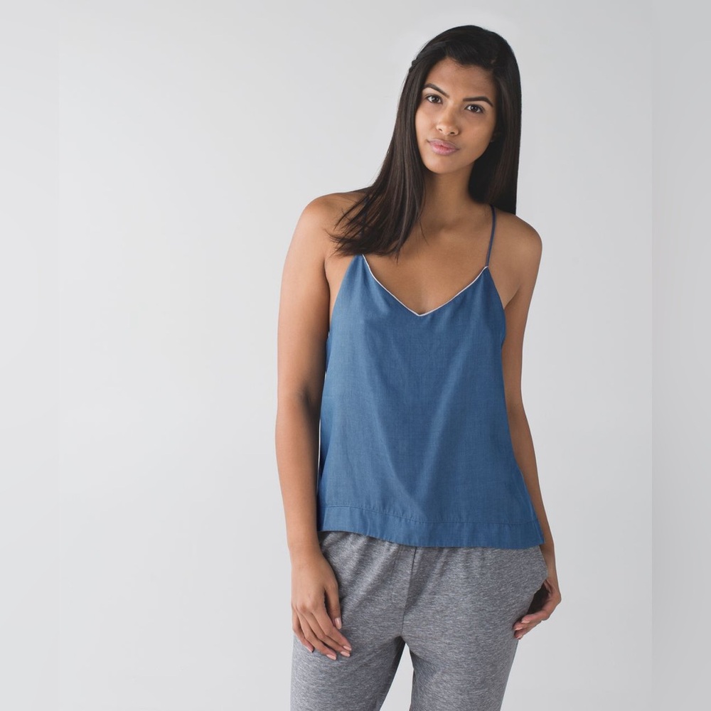 Lululemon Wake & Flow Camisole Blue Denim
(81)